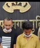 दबोचे गए दो साइबर ठगो से बरामद सामान। स्रोत-पुलिस विभाग।