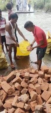 फोटो-22, प्राथमिक विद्यालय कुबेरपुर में भरा पानी। संवाद फोटो-22, प्राथमिक विद्यालय कुबेरपुर में भरा पानी। संवाद