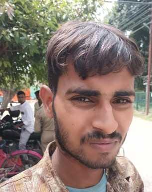 जिले अस्पताल के नए भवन में चिकित्सक के इंतजार में बैठे मरीज। संवाद