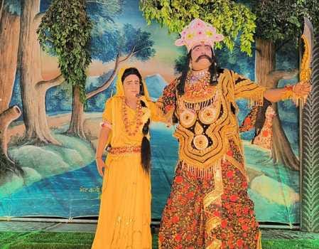 जलालाबाद में रामलीला का मंचन करते कलाकार । संवाद जलालाबाद में रामलीला का मंचन करते कलाकार । संवाद