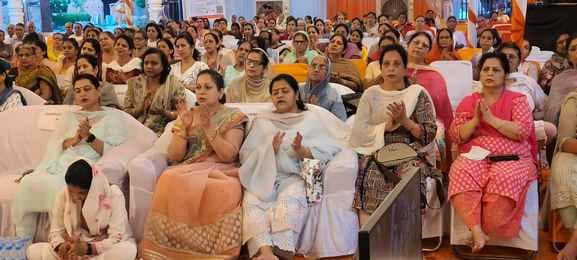 ज्ञानेश्वर बांके बिहारी मंदिर में श्रीमद्भागवत कथा करते डॉ. अशोक पारीक। संवाद ज्ञानेश्वर बांके बिहारी मंदिर में श्रीमद्भागवत कथा करते डॉ. अशोक पारीक। संवाद