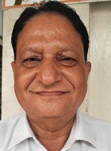 कश्मीरी चौक से इंदिरा चौक को जाने वाले रोड़ पर अतिक्रमण। संवाद