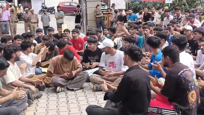 मेले के बाद बदहाल हुआ नाहन का चौगान मैदान। संवाद मेले के बाद बदहाल हुआ नाहन का चौगान मैदान। संवाद