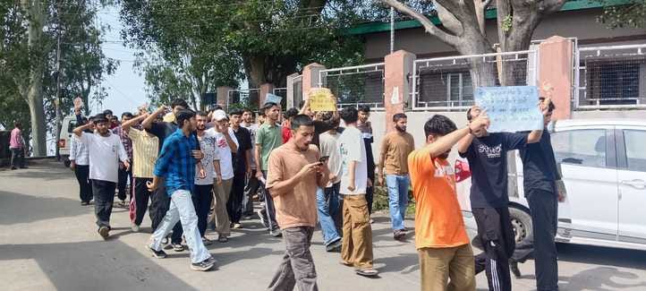 मेले के बाद बदहाल हुआ नाहन का चौगान मैदान। संवाद मेले के बाद बदहाल हुआ नाहन का चौगान मैदान। संवाद