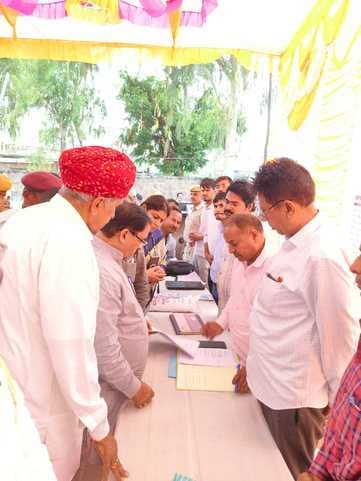 सिरोही। वित्त आयोग अध्यक्ष अरुण चतुर्वेदी ने सिरोही में आमजन की परिवेदनाएं सुनी।