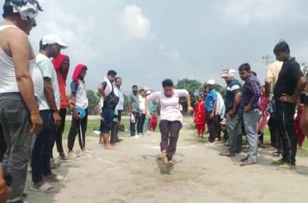 श्रमिक जोनल स्तरीय कुश्ती प्रतियोगिता में भाग लेते पहलवान। संवाद