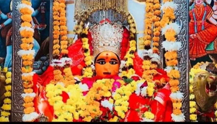 36-डीजे की धून के साथ मां की प्रतिमा को स्थापना के लिए लेकर जाते श्रद्धालुगण।-संवाद 36-डीजे की धून के साथ मां की प्रतिमा को स्थापना के लिए लेकर जाते श्रद्धालुगण।-संवाद