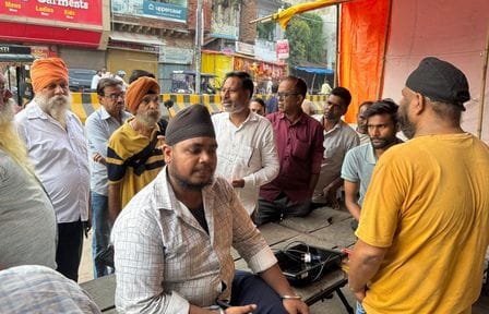 फोटो-18-सीसीटीवी में चोरी करते कैद हुए चोर। स्रोत: व्यापारी फोटो-18-सीसीटीवी में चोरी करते कैद हुए चोर। स्रोत: व्यापारी