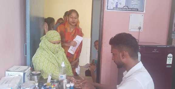 फोटो-21एयूआरपी03- दिबियापुर सीएचसी के एक्सरे कक्ष में जड़ा ताला। संवाद फोटो-21एयूआरपी03- दिबियापुर सीएचसी के एक्सरे कक्ष में जड़ा ताला। संवाद