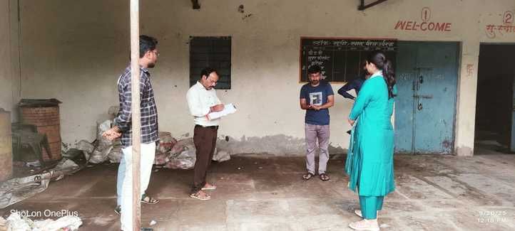 कार्यवाही करता हुआ जांच दल