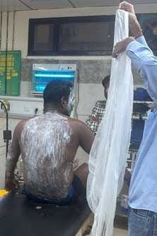 केसरी गांव की प्रताप फैक्टरी में झुलसने के बाद कैंट के नागरिक अस्पताल में पहुंचा मजदूर: सोशल मी केसरी गांव की प्रताप फैक्टरी में झुलसने के बाद कैंट के नागरिक अस्पताल में पहुंचा मजदूर: सोशल मी
