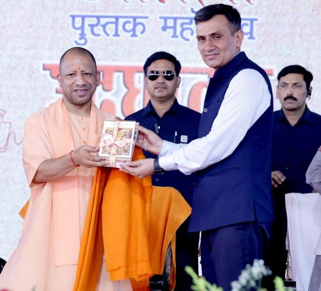 मुख्यमंत्री योगी आदित्यनाथ ने शनिवार को लखनऊ विश्वविद्यालय में चौथे गोमती पुस्तक मेले का उद्घाट मुख्यमंत्री योगी आदित्यनाथ ने शनिवार को लखनऊ विश्वविद्यालय में चौथे गोमती पुस्तक मेले का उद्घाट