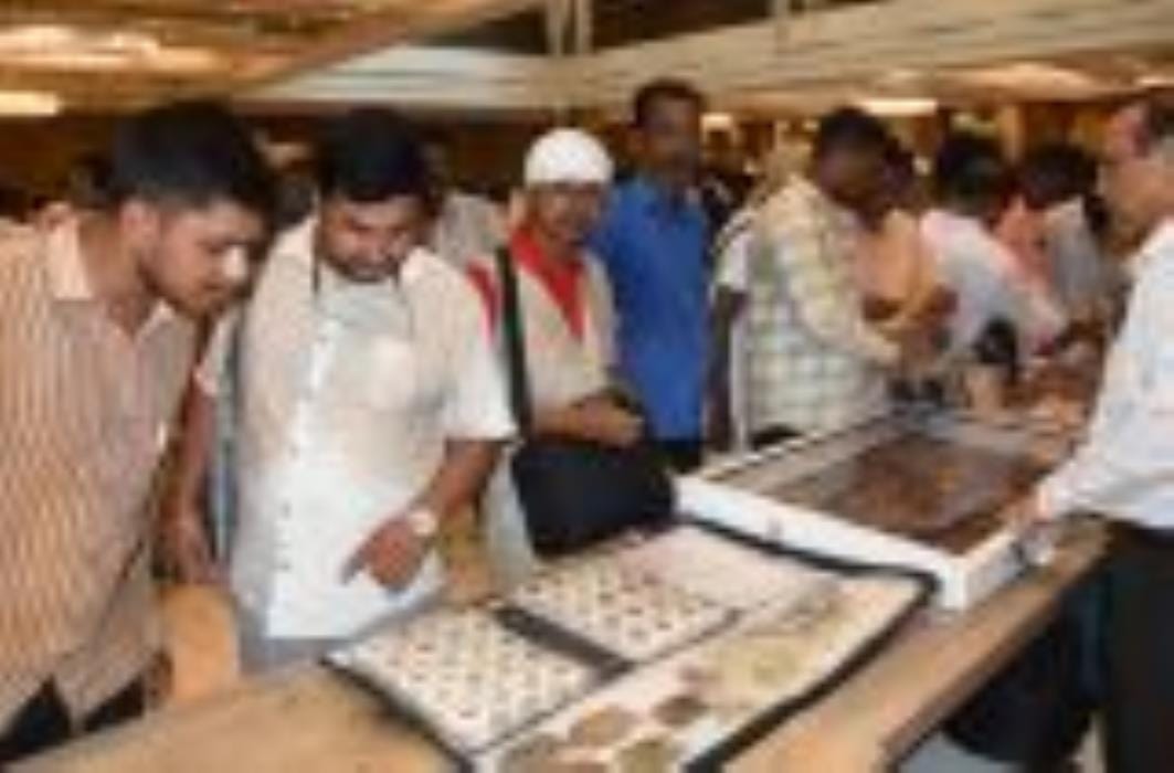 सैकड़ों संग्रहकर्ता देशभर से राजधानी के निरालानगर में लगी अवध सिक्का प्रदर्शनी में पहुंचे हैं। सैकड़ों संग्रहकर्ता देशभर से राजधानी के निरालानगर में लगी अवध सिक्का प्रदर्शनी में पहुंचे हैं।