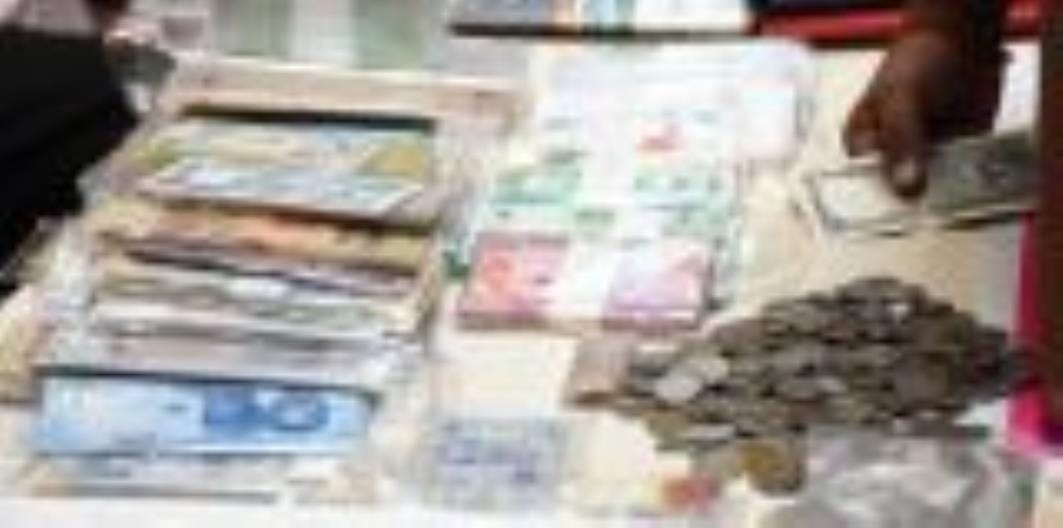 सैकड़ों संग्रहकर्ता देशभर से राजधानी के निरालानगर में लगी अवध सिक्का प्रदर्शनी में पहुंचे हैं। सैकड़ों संग्रहकर्ता देशभर से राजधानी के निरालानगर में लगी अवध सिक्का प्रदर्शनी में पहुंचे हैं।