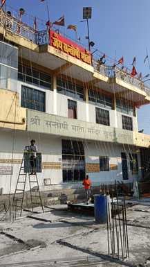 शारदीय नवरात्रों के लिए सजाया गया अवाहदेवी माता मंदिर। संवाद