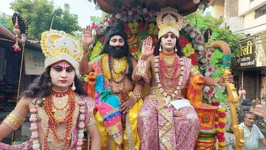 देवबंद में श्री विष्णु कलां मंडल की ओर से निकाली गई श्री राम बारात में शामिल राम लक्ष्मण की भव् देवबंद में श्री विष्णु कलां मंडल की ओर से निकाली गई श्री राम बारात में शामिल राम लक्ष्मण की भव्