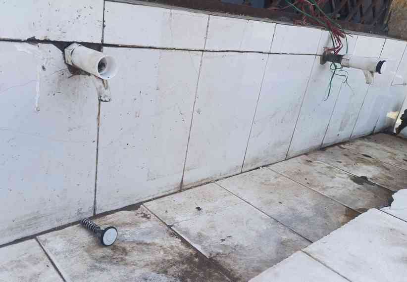 18 अनाज मंडी रोहतक में सड़क पर फैला कूड़ा। अमर उजाला