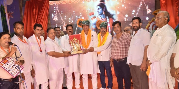 22जेएनडी37-पुरानी अनाज लोहा मंडी में आयोजित रामलीला मंचन में प्रस्तुति देते हुए कलाकार। स्रोत स