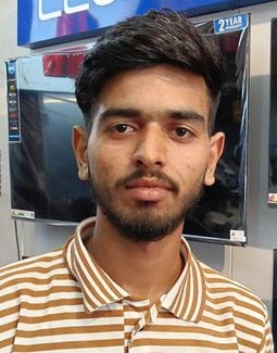 22जेएनडी55: श्री बालाजी ऑटो मोबाइल अलेवा में बाइक खरीदते हुए ग्राहक को चाबी सौंपते संचालक नवदीप 22जेएनडी55: श्री बालाजी ऑटो मोबाइल अलेवा में बाइक खरीदते हुए ग्राहक को चाबी सौंपते संचालक नवदीप