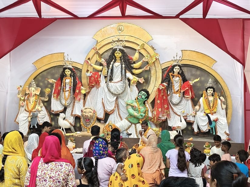 37-राम जानकी मंदिर में सजा विग्रह। -संवाद