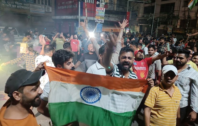 भारत पाकिस्तान मैच में भारत की जीत का जश्न, कच्ची छावनी में। संवाद भारत पाकिस्तान मैच में भारत की जीत का जश्न, कच्ची छावनी में। संवाद