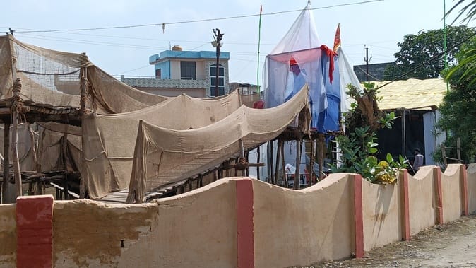 बाजार में फलों की दुकान पर नवरात्र के लिए हो रही खरीदारी। संवाद