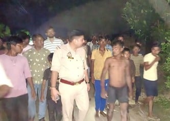 फोटो 22 एयूआरपी 50 टॉवर पर चढ़ा युवक। संवाद