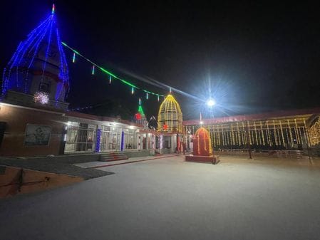 फोटो संख्या:66- माता भूरा भवानी मंदिर में रंगबिरंगी लाइटों से सजा मंदिर--संवाद फोटो संख्या:66- माता भूरा भवानी मंदिर में रंगबिरंगी लाइटों से सजा मंदिर--संवाद