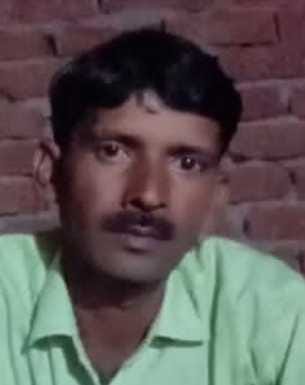 कंकरखेड़ा के शोभापुर गांव में हत्या का आरोप लगा हंगामा कर रहे परिजनों को समझाने का प्रयास करती कंकरखेड़ा के शोभापुर गांव में हत्या का आरोप लगा हंगामा कर रहे परिजनों को समझाने का प्रयास करती