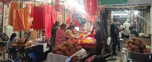 कुरुक्षेत्र। नवरात्रि पर्व के चलते सजाया गया बाजार। संवाद कुरुक्षेत्र। नवरात्रि पर्व के चलते सजाया गया बाजार। संवाद
