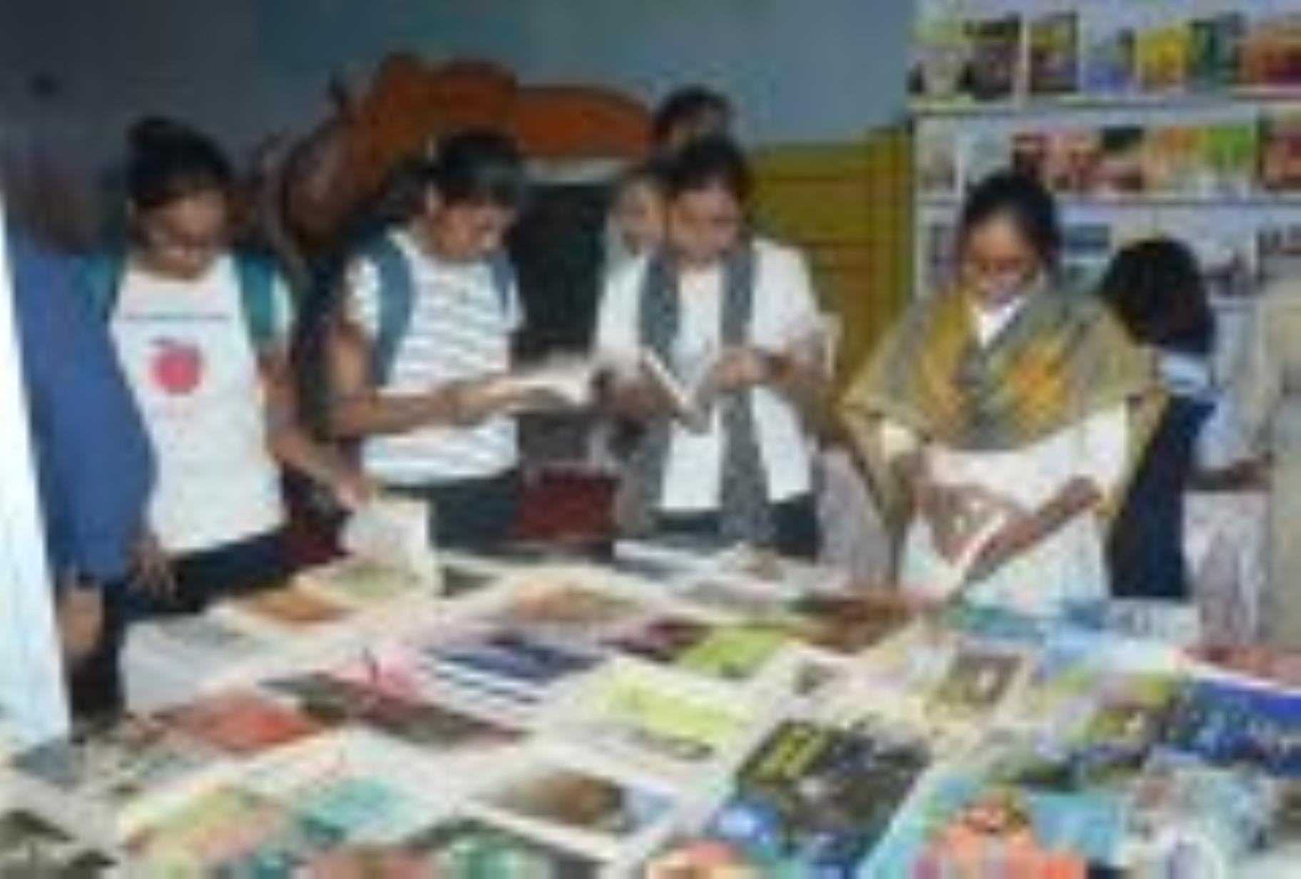 लखनऊ विश्वविद्यालय परिसर में रविवार को गोमती पुस्तक महोत्सव का दूसरा दिन पूरी तरह अवधी भाषा, सा लखनऊ विश्वविद्यालय परिसर में रविवार को गोमती पुस्तक महोत्सव का दूसरा दिन पूरी तरह अवधी भाषा, सा