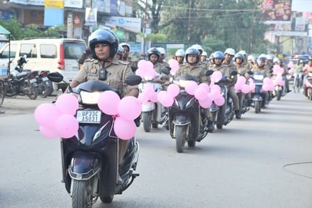 मिशन शक्ति के तहत निकली गई बाइक रैली में शामिल महिला पुलिसकर्मी। संवाद मिशन शक्ति के तहत निकली गई बाइक रैली में शामिल महिला पुलिसकर्मी। संवाद