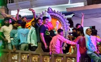 पश्चिमशरीरा कस्बे में भक्त सजा रहे मां दुर्गा का पंडाल। संवाद पश्चिमशरीरा कस्बे में भक्त सजा रहे मां दुर्गा का पंडाल। संवाद
