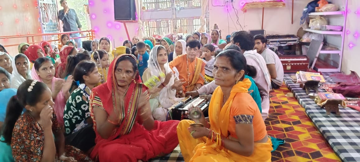 प्राचीन जयंती माता शक्तिपीठ मंदिर में पूजा अर्चना करते श्रद्धालु स्रोत संवाद प्राचीन जयंती माता शक्तिपीठ मंदिर में पूजा अर्चना करते श्रद्धालु स्रोत संवाद
