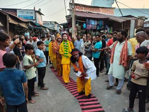 स्याना के वैराफिरोजपुर मार्ग स्थित मंशा देवी मंदिर में सजा माता का दरबार।  संवाद
