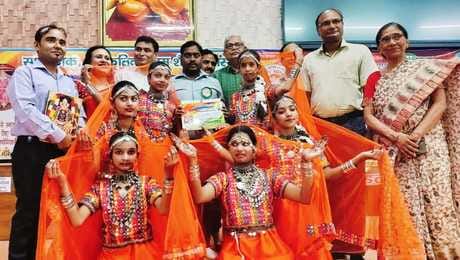 शाहजहांपुर में स्वामी शुकदेवानंद कॉलेज में जय भारत के कार्यक्रम में रंगारंग कार्यक्रम प्रस्तुत 