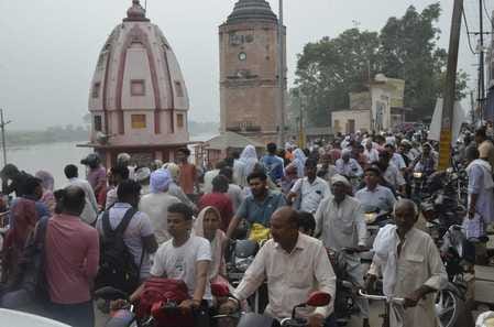शुकतीर्थ श्राद्ध अमावस्या पर स्नान कर पुजा करते दिल्ली के श्रद्धाल। संवाद शुकतीर्थ श्राद्ध अमावस्या पर स्नान कर पुजा करते दिल्ली के श्रद्धाल। संवाद
