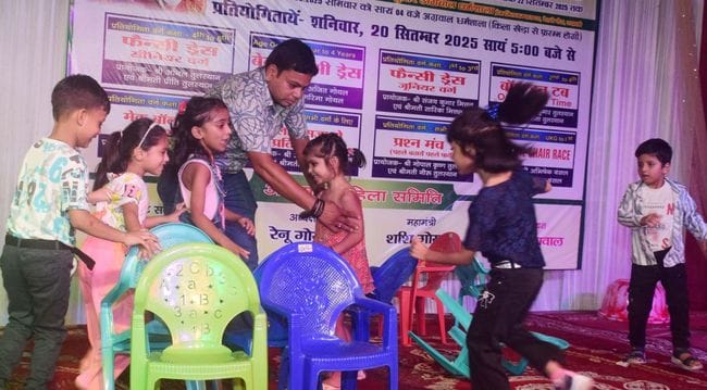 उझानी में महाराजा अग्रसेन जयंती महोत्सव में मौजूद सजातीय महिलाएं। संवाद उझानी में महाराजा अग्रसेन जयंती महोत्सव में मौजूद सजातीय महिलाएं। संवाद