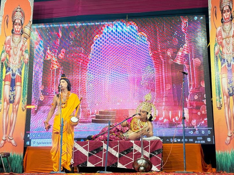 139...घरौंडा रामलीला ग्राउंड में आयोजित रामलीला का मंचन करते कलाकार। संवाद 139...घरौंडा रामलीला ग्राउंड में आयोजित रामलीला का मंचन करते कलाकार। संवाद