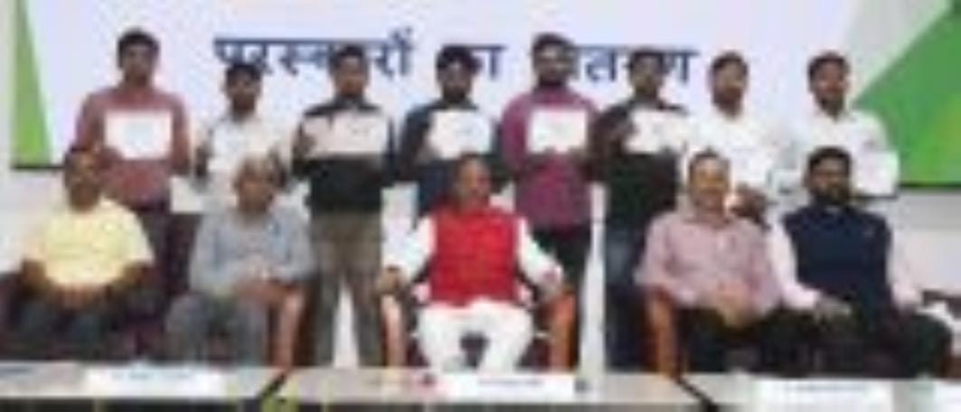 आईआईटीआर की ओर से हिंदी पखवाडे पर आयोजित कार्यक्रम में  राज्यसभा सांसद दिनेश शर्मा। 