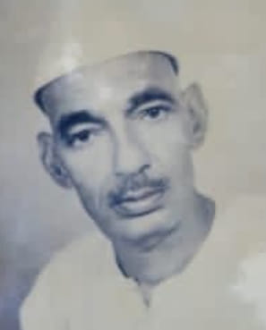 अंग्रेजों के कार्यालय पर लगा था यह पत्थर अंग्रेजों के कार्यालय पर लगा था यह पत्थर