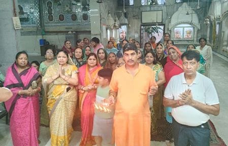 फोटो 17- सोनीपत के कामी रोड स्थित सिद्धपीठ श्री चंडी मां महाकाली प्राचीन मंदिर में नवरात्र उत्स