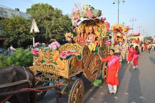 कुरुक्षेत्र। शोभायात्रा में कलश के साथ शामिल हुई 5100 महिलाएं। संवाद कुरुक्षेत्र। शोभायात्रा में कलश के साथ शामिल हुई 5100 महिलाएं। संवाद