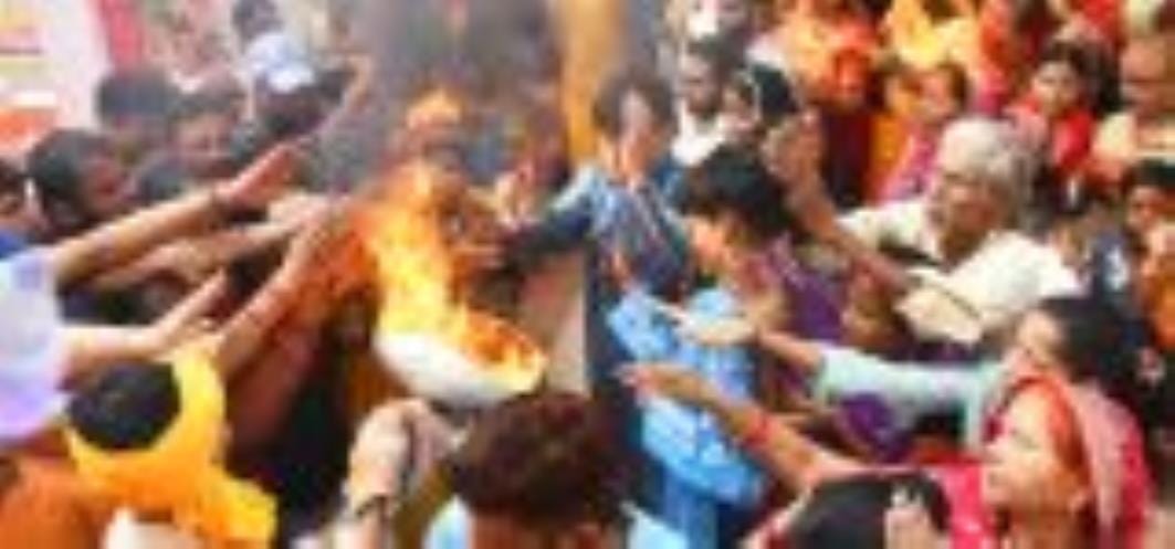 मंदिरों में शक्तिस्वरूपा का भव्य शृंगार हुआ और भव्य आरती के साथ देवी गीत भी गूंजे।