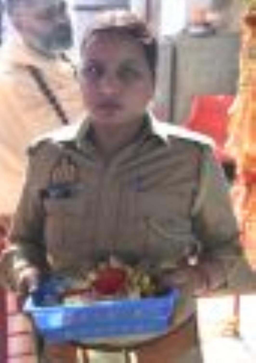 मंदिरों में शक्तिस्वरूपा का भव्य शृंगार हुआ और भव्य आरती के साथ देवी गीत भी गूंजे।