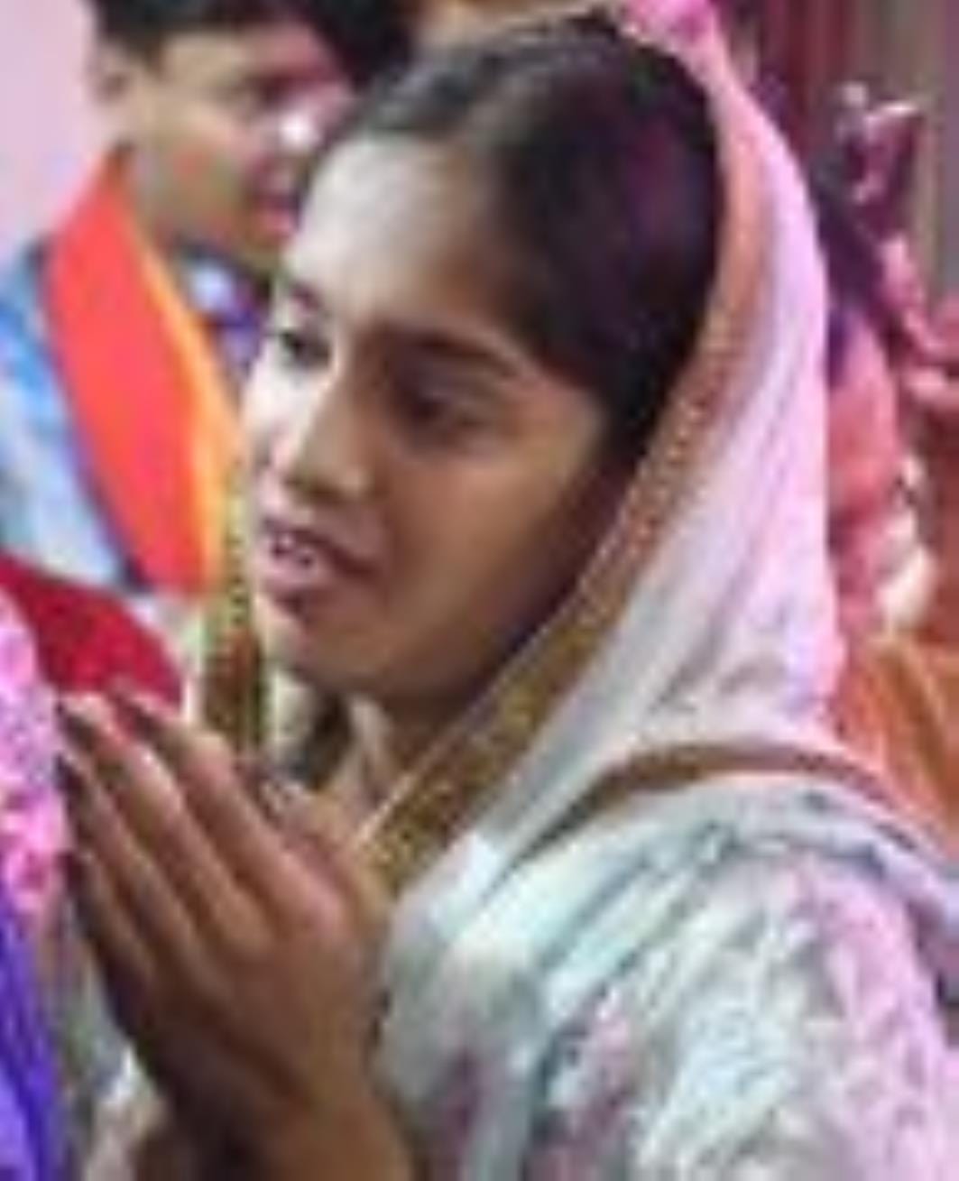 मंदिरों में शक्तिस्वरूपा का भव्य शृंगार हुआ और भव्य आरती के साथ देवी गीत भी गूंजे।