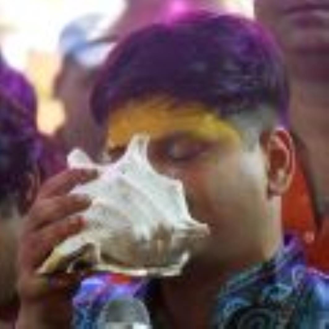 मंदिरों में शक्तिस्वरूपा का भव्य शृंगार हुआ और भव्य आरती के साथ देवी गीत भी गूंजे।