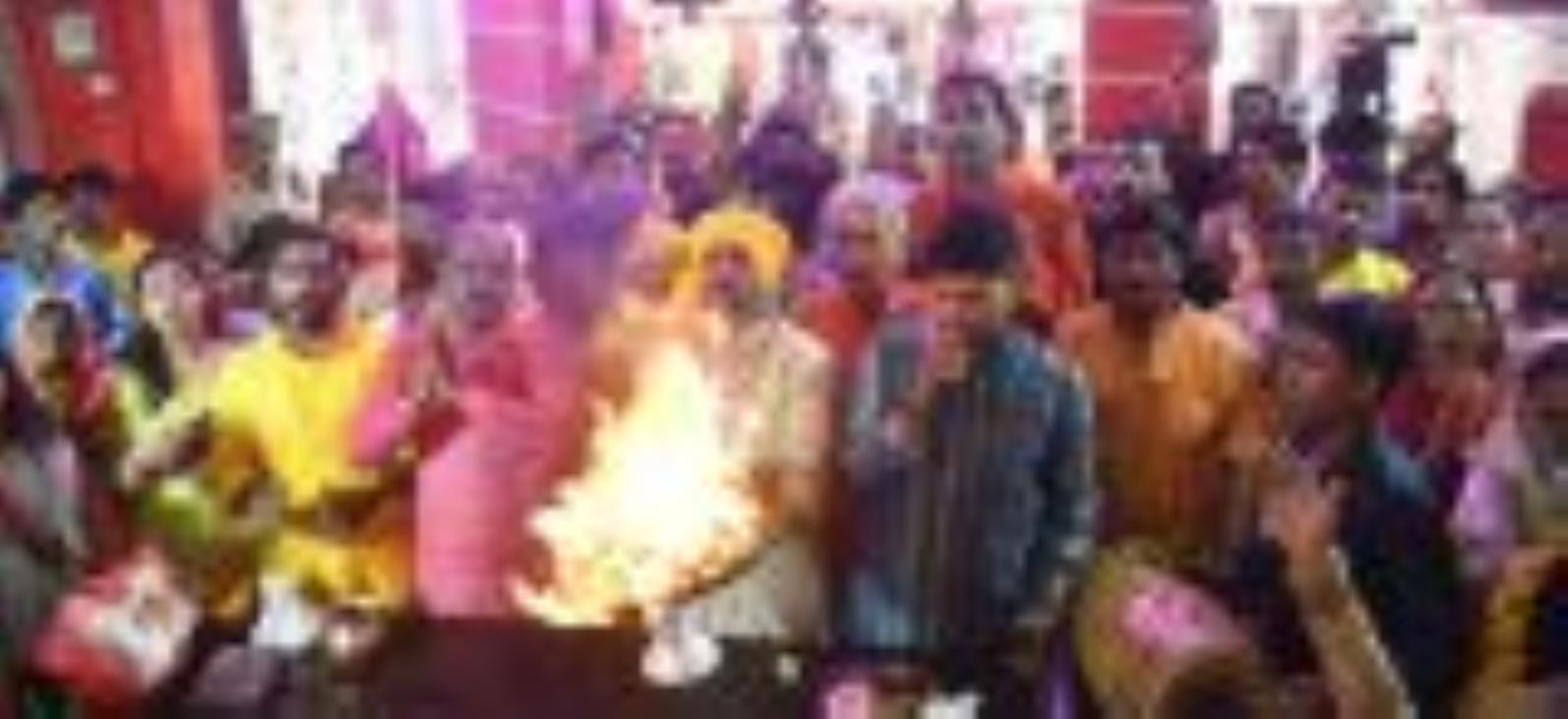 मंदिरों में शक्तिस्वरूपा का भव्य शृंगार हुआ और भव्य आरती के साथ देवी गीत भी गूंजे।