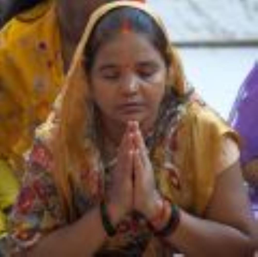 मंदिरों में शक्तिस्वरूपा का भव्य शृंगार हुआ और भव्य आरती के साथ देवी गीत भी गूंजे।