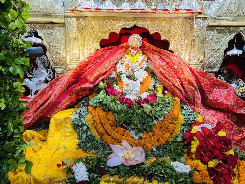 नवरात्र के प्रथम दिन वनदेवी धाम पर सजा मां का दरबार।।संवाद